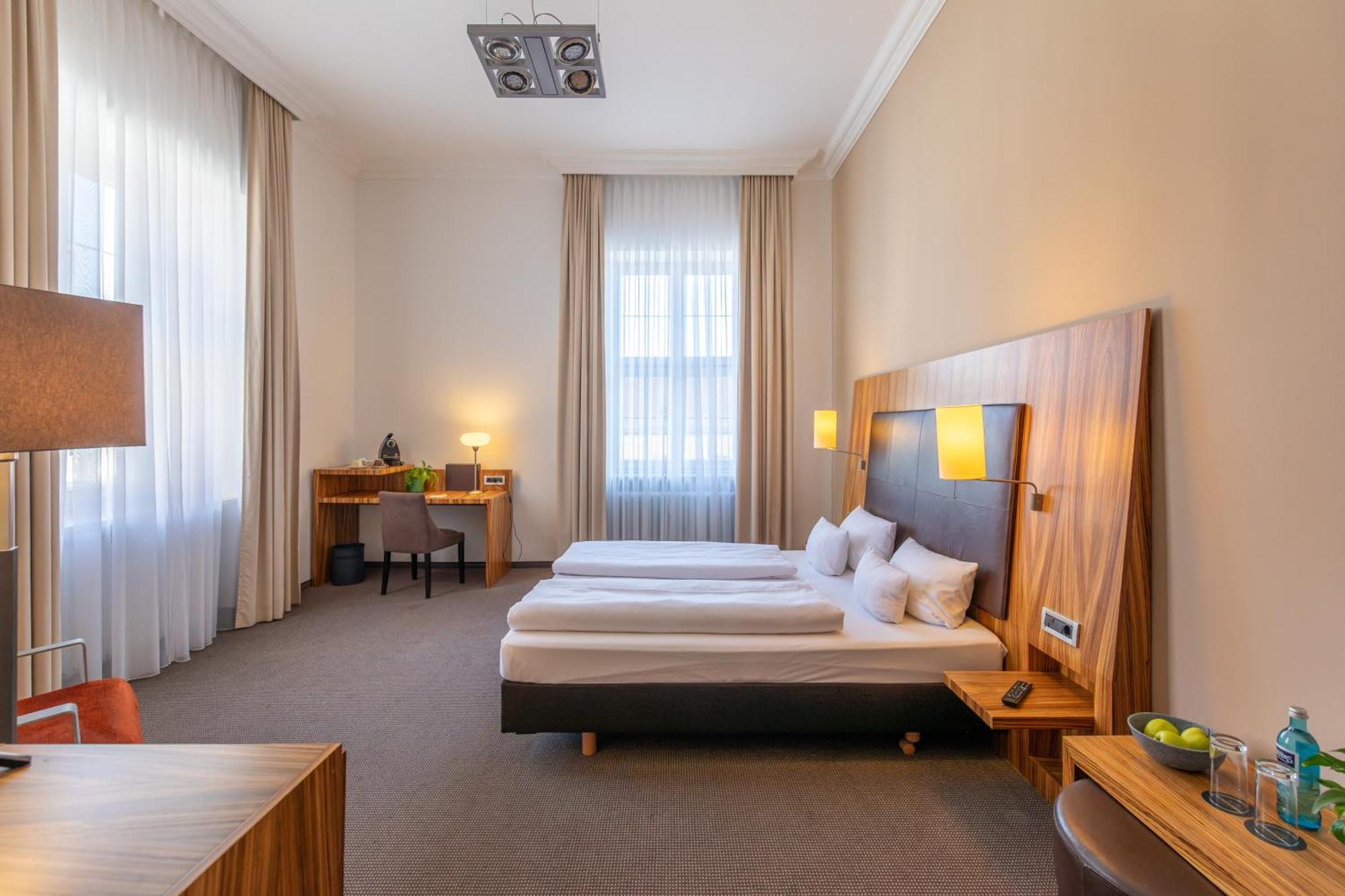 Herzogshof - Boutique-Hotel Am Dom Регенсбург Екстериор снимка