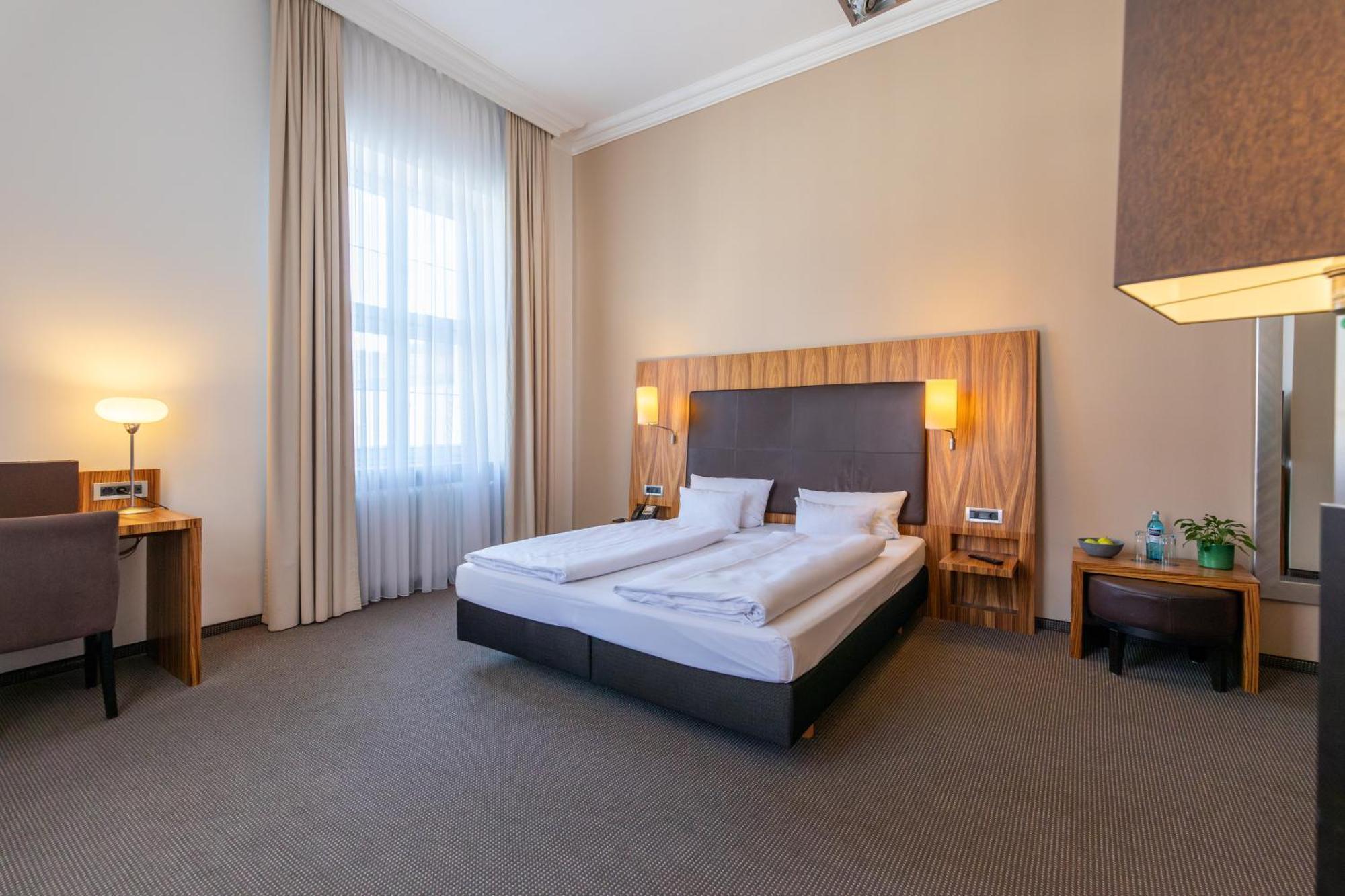 Herzogshof - Boutique-Hotel Am Dom Регенсбург Екстериор снимка